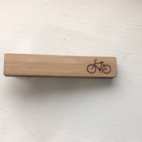 3/$30 Handcrafted wood tie clip with bicycle design - New - Picture 2 of 3